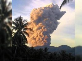 Mount Dukono Erupts, Spews Volcanic Ash in North Maluku Mount Dukono Erupts, Spews Volcanic Ash in North Maluku